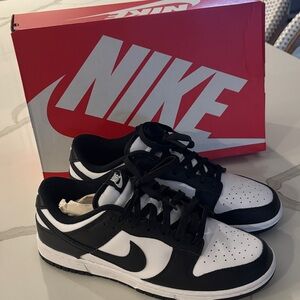 Nike Women’s Panda Dunks Low- 9.5 (New)